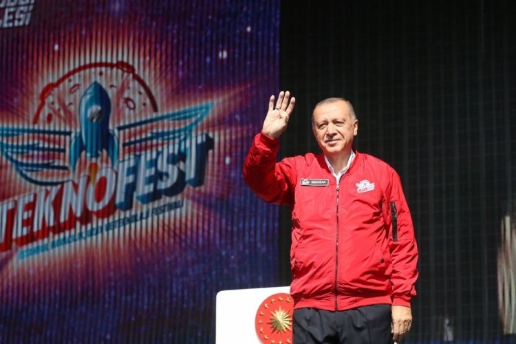 Cumhurbaşkanı Erdoğan: Birileri gen&ccedil;leri harflerle kategorilere ayırmaya &ccedil;alışıyor