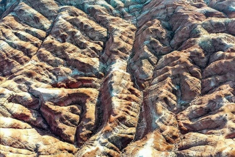 Iğdır'daki G&ouml;kkuşağı Tepeleri'ne ziyaret&ccedil;i ilgisi