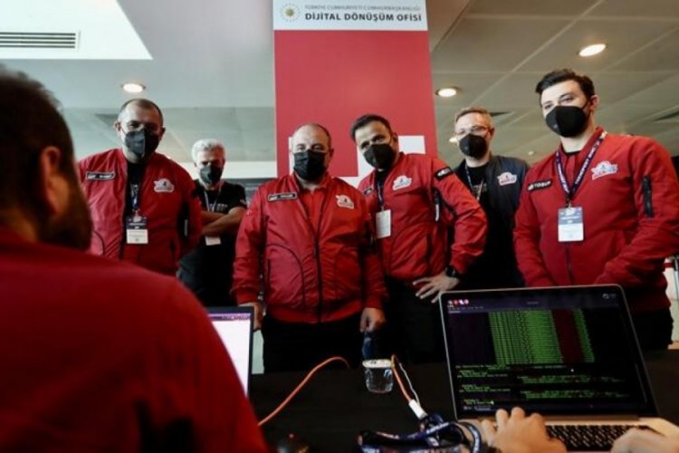 Sanayi ve Teknoloji Bakanı Varank'tan TEKNOFEST'teki yarışmacılar i&ccedil;in destek &ccedil;ağrısı