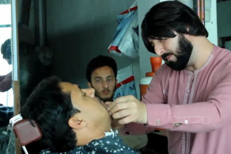 Taliban, 'şeriata uymadığı' gerekçesiyle sakal tıraşını yasakladı