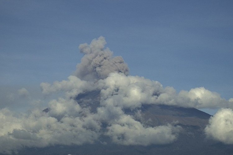 Meksika'da Popocatepetl Yanardağı faaliyete geçti