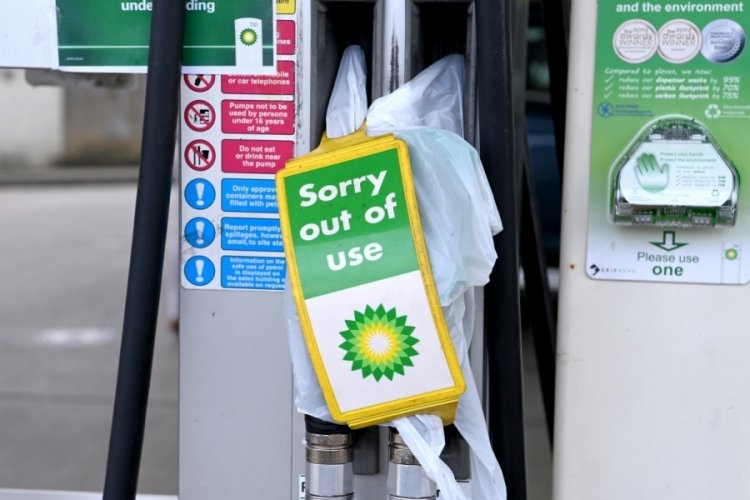 İngiltere'de BP'nin akaryakıt istasyonlarının 3'te 1'inde yakıt tükendi