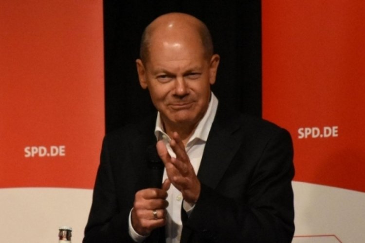 Almanya'da se&ccedil;imin galibi Scholz'un liderliğindeki SDP