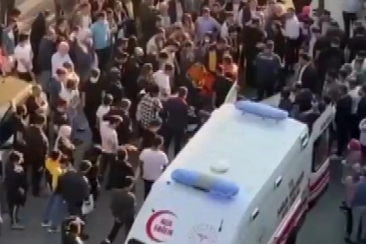 İstanbul Zeytinburnu'nda yola fırlayan &ccedil;ocuğa otomobil &ccedil;arptı