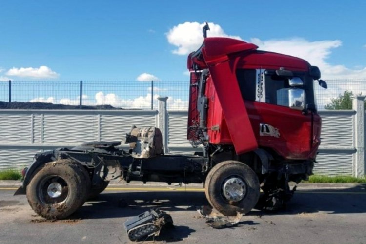 Adana'da şebeke &uuml;yeleri, ara&ccedil;ları 'teker' hasar kaydını '&ccedil;erez' olarak şifrelemiş