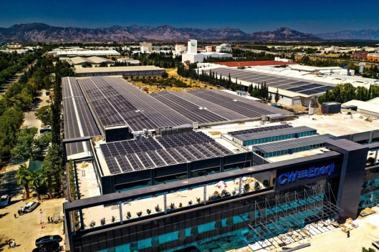 Türkiye'nin ve Avrupa'nın en büyük güneş paneli üreticisi CW Enerji'den fuar çıkarması