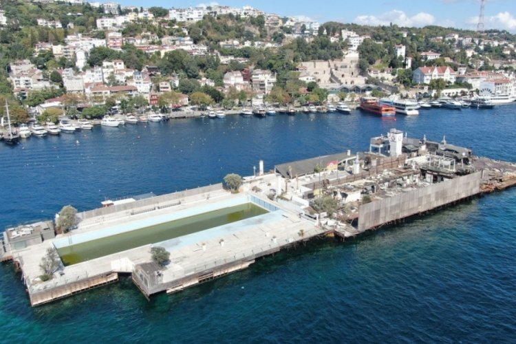 İstanbul Boğazı'nda moloz yığınları g&ouml;r&uuml;nt&uuml; kirliliği yapmaya devam ediyor!