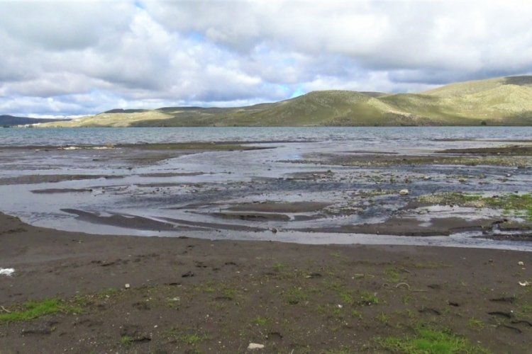 &Ccedil;ıldır G&ouml;l&uuml;'n&uuml;n suları 10 metre kadar &ccedil;ekildi