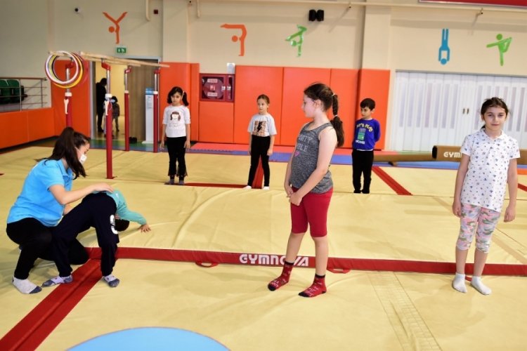 Bursa'da &ccedil;ocuklara yaz kış spor imkanı