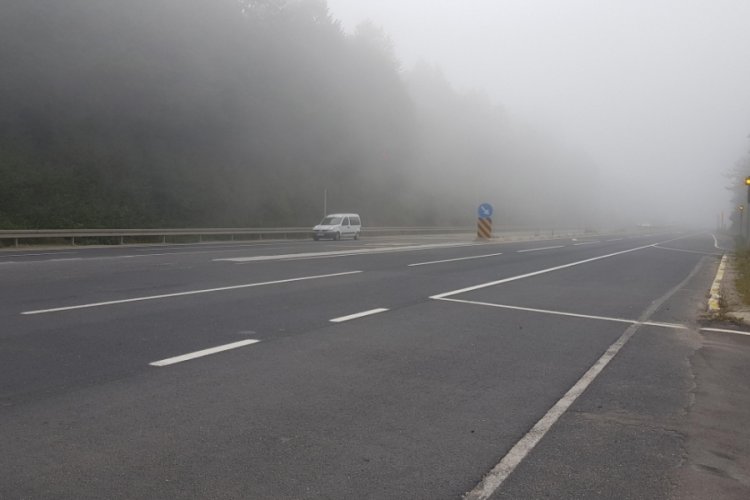 Bolu Dağı'ndaki sis nedeniyle ulaşım aksadı