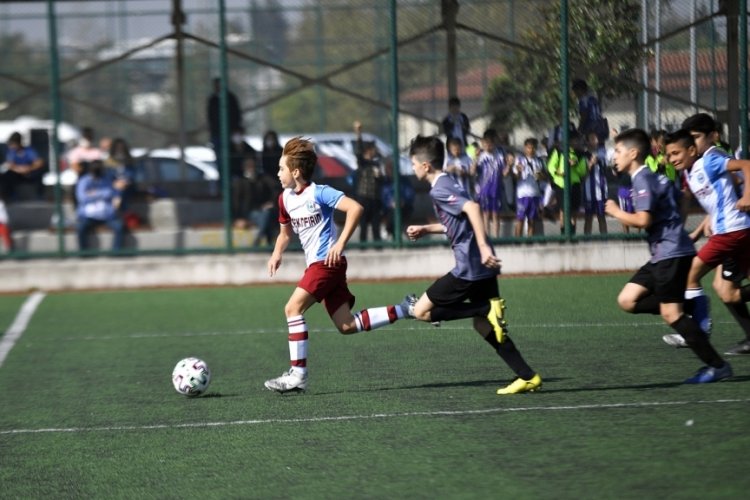 Futbolun yıldızları Bursa Osmangazi'de sahaya &ccedil;ıktı