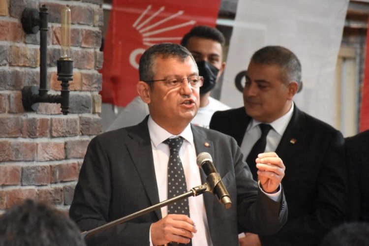 CHP'li &Ouml;zg&uuml;r &Ouml;zel, Bursa'da &uuml;niversite &ouml;ğrencileriyle buluştu