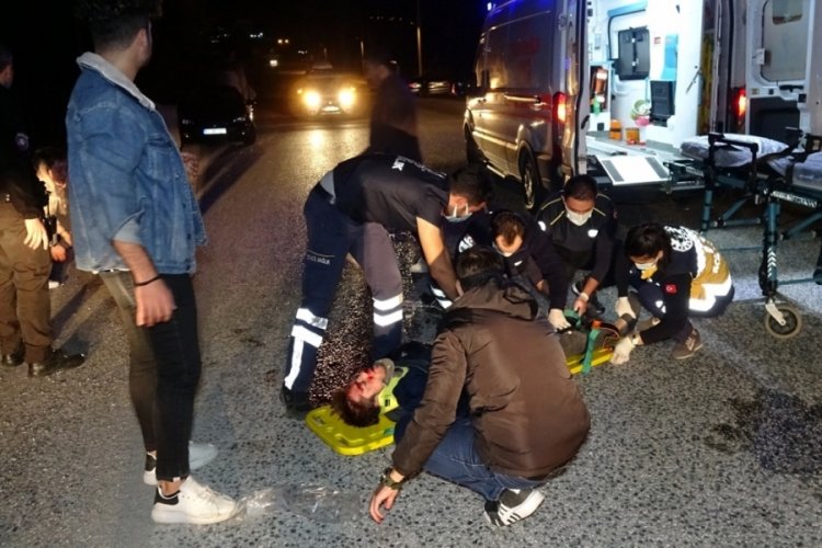 İki motosiklet &ccedil;arpıştı, s&uuml;r&uuml;c&uuml;ler ağır yaralandı