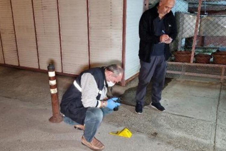 Bek&ccedil;ilerden ka&ccedil;maya &ccedil;alışırken tabancası ateş alan ş&uuml;pheli, kendini vurdu