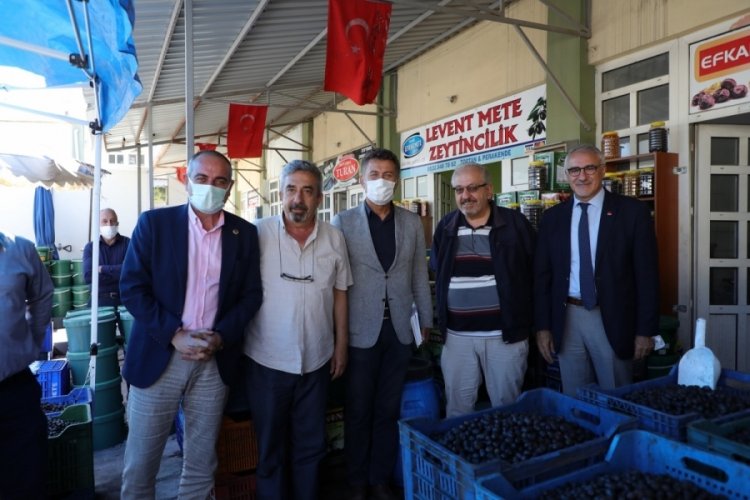 Bursa Gemlik'te &uuml;reticilere ziyaretler s&uuml;r&uuml;yor: &Ccedil;ift&ccedil;inin borcu 20 yılda 90 kat arttı