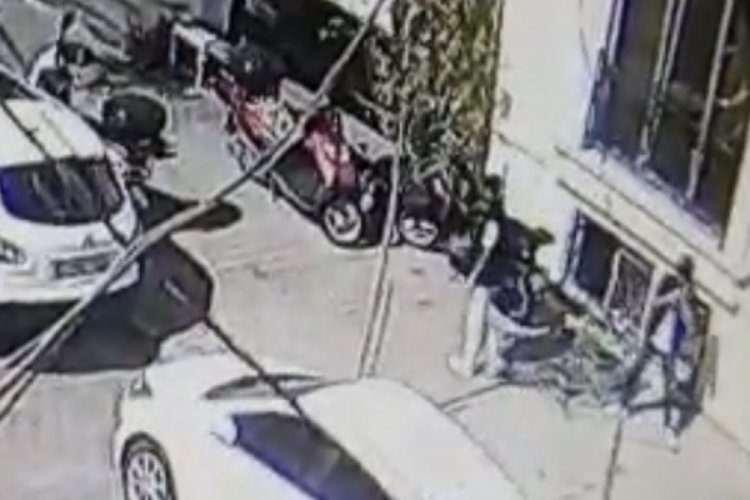 İstanbul Kağıthane'de okuldan &ccedil;ıkan &ouml;ğrencilerin &uuml;st&uuml;ne torpil attı