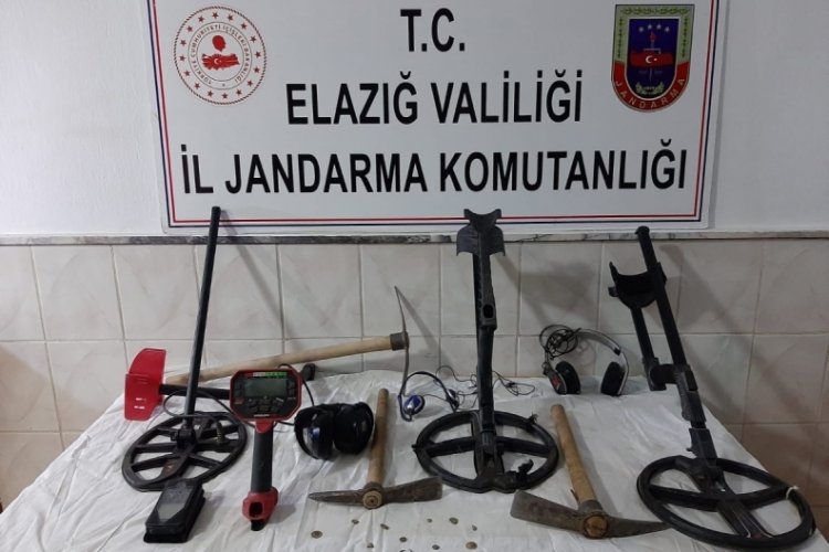 Elazığ'da ka&ccedil;ak kazı yapan 3 kişi yakalandı