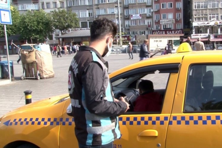 İstanbul'daki denetimde yolcu se&ccedil;tiği i&ccedil;in ceza yazılan taksi şof&ouml;r&uuml;nden şaşırtan s&ouml;zler