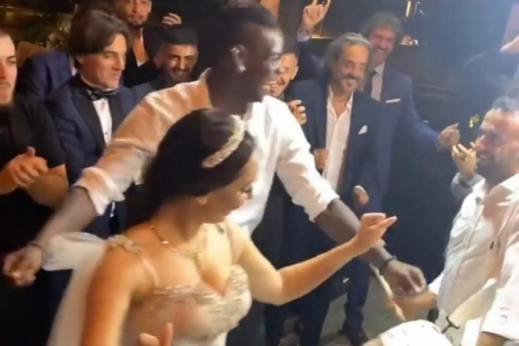 Mario Balotelli, d&uuml;ğ&uuml;nde &ccedil;iftetelli oynadı