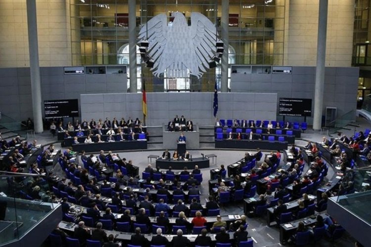 Almanya'da Federal Meclis'e se&ccedil;ilen g&ouml;&ccedil;men k&ouml;kenli milletvekillerinin sayısı arttı