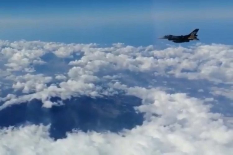 SOLOT&Uuml;RK, İtalya'daki Etna Yanardağı &uuml;zerinde