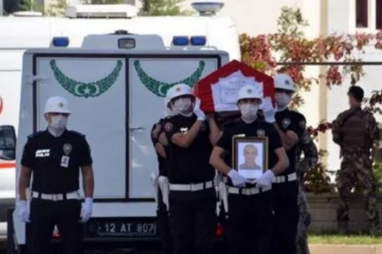 Evinde bı&ccedil;aklanan &Ouml;zel Harekat polisi, hastanede yaşamını yitirdi