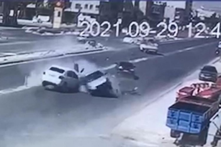 Şanlıurfa'da 6 kişinin yaralandığı feci kaza kamerada