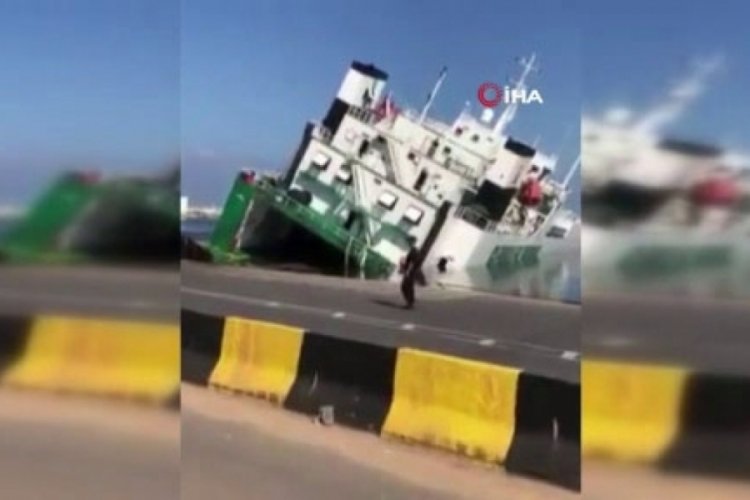 Cezayir'de kargo gemisi yan yattı