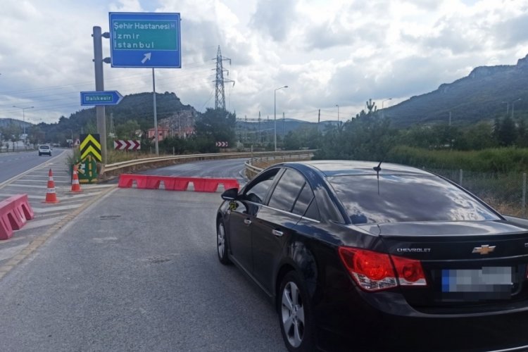 Ankara-İzmir &Ccedil;evre Otoyolu &ccedil;alışmalar sebebiyle kapanınca Bursa'da s&uuml;r&uuml;c&uuml;ler isyan etti