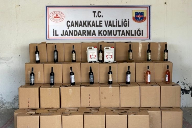 &Ccedil;anakkale'de 1733 şişe ka&ccedil;ak i&ccedil;ki ele ge&ccedil;irdi