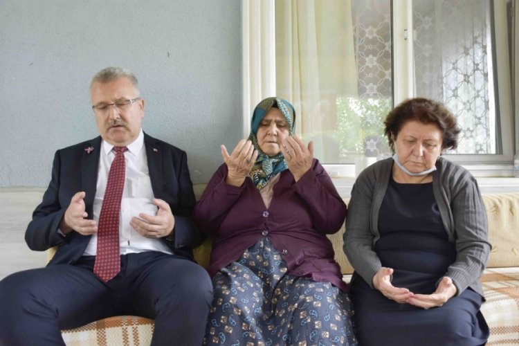 Bursa Karacabey'de Azerbaycanlı heyet ile birlikte şehit ailesi ziyaret edildi
