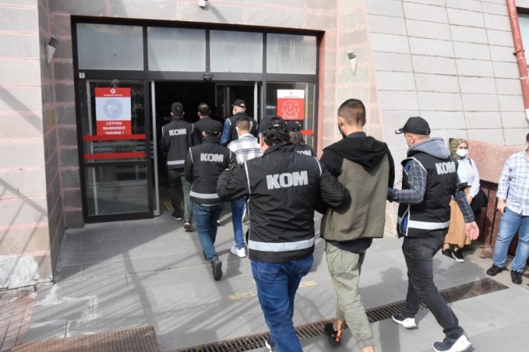 Eskişehir'de evlerini ka&ccedil;ak silah at&ouml;lyesine &ccedil;eviren 9 kişiye g&ouml;zaltı