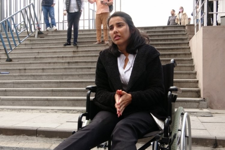 Eşi y&uuml;z&uuml;nden y&uuml;r&uuml;me engelli olan kadın: Beni k&ouml;r noktaya getirip kurşunlar yağdırdı