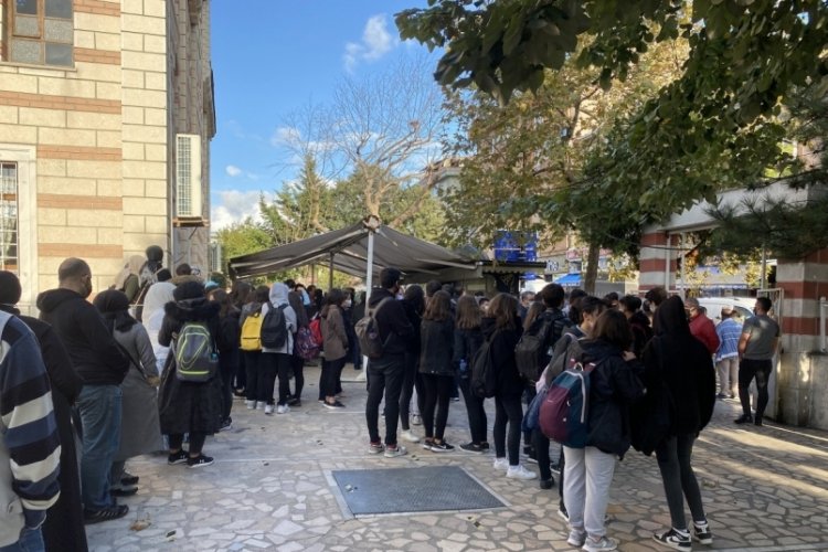 İstanbul &Uuml;sk&uuml;dar'daki kazada &ouml;len 13 yaşındaki kız &ccedil;ocuğu son yolculuğuna uğurlandı