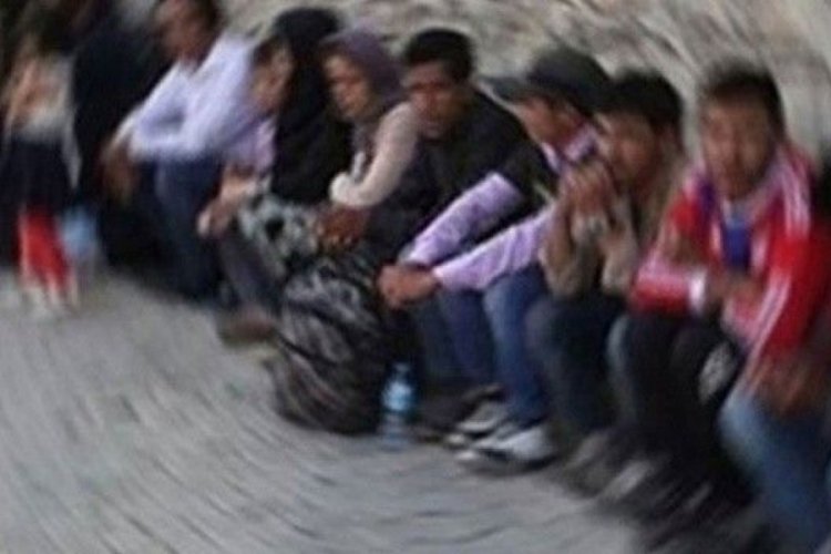 Ankara'da 12 ka&ccedil;ak g&ouml;&ccedil;men yakalandı