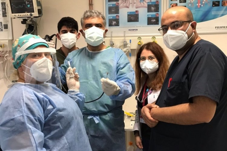 &Ouml;ks&uuml;r&uuml;k şikayetiyle hastaneye giden şahıs akciğerinden &ccedil;ıkanla şaşkına d&ouml;nd&uuml;