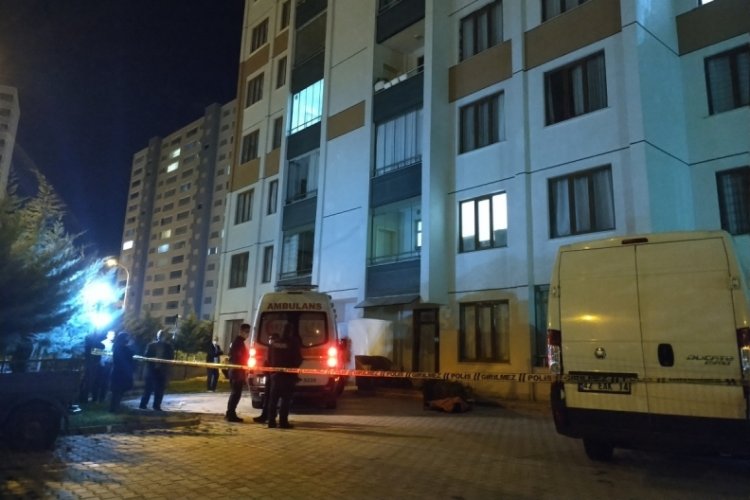 6. katın balkonundan d&uuml;şen gen&ccedil; feci şekilde &ouml;ld&uuml;!