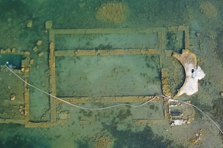 Bursa İznik G&ouml;l&uuml;'ndeki bazilikanın 13. y&uuml;zyılda g&ouml;m&uuml;lerek terk edildiği ortaya &ccedil;ıktı