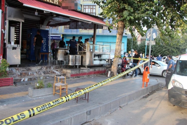 Diyarbakır'da asans&ouml;re binme tartışmasında baba ve 2 oğlu tutuklandı