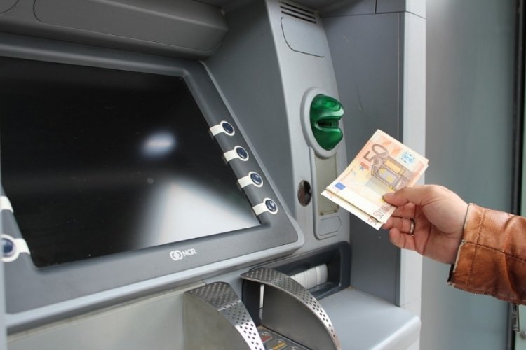 Europol'den bankamatik &ccedil;etesine operasyon! 9 g&ouml;zaltı