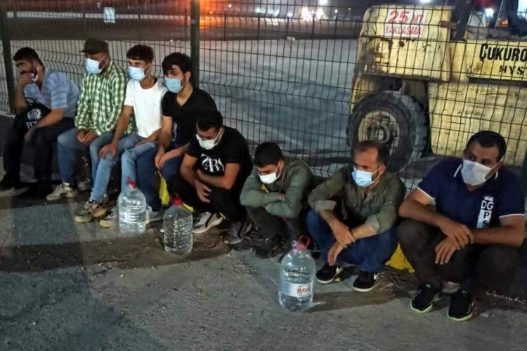 Mersin'de TIR'ın dorsesinde 8 ka&ccedil;ak g&ouml;&ccedil;men yakalandı