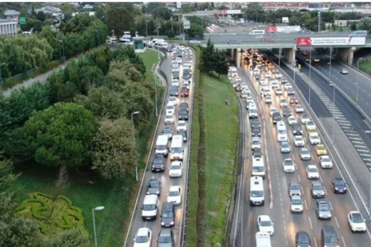 İstanbul'da trafik yoğunluğu y&uuml;zde 78'lere &ccedil;ıktı