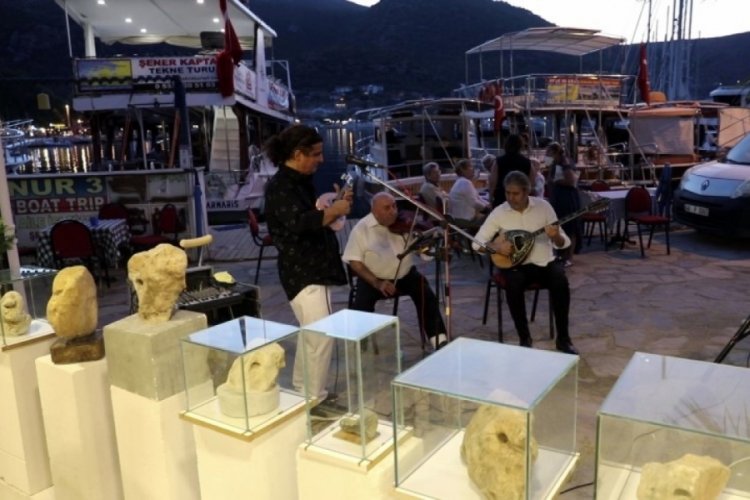 Hayvan otlatırken buldu, şimdi 3. sergisini a&ccedil;tı