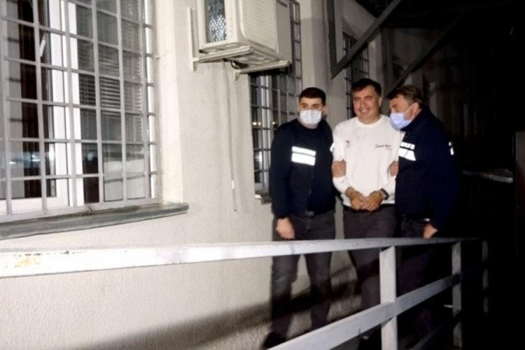 Eski G&uuml;rcistan Cumhurbaşkanı Saakaşvili cezaevinde a&ccedil;lık grevine başladı