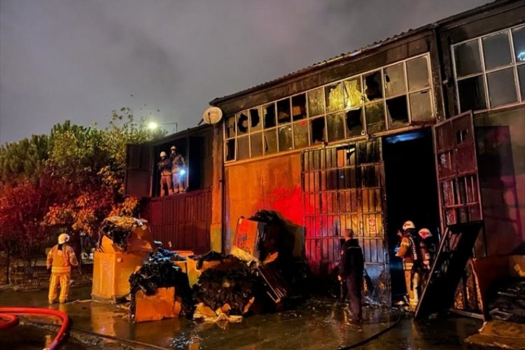 İstanbul &Uuml;mraniye'de sanayi b&ouml;lgesinde yangın