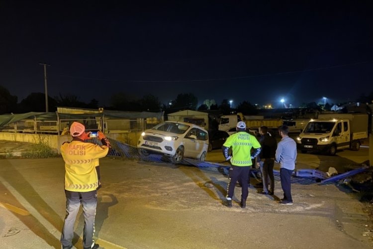 Alkoll&uuml; kişi &ccedil;aldığı kamyonetle ortalığı savaş alanına &ccedil;evirdi