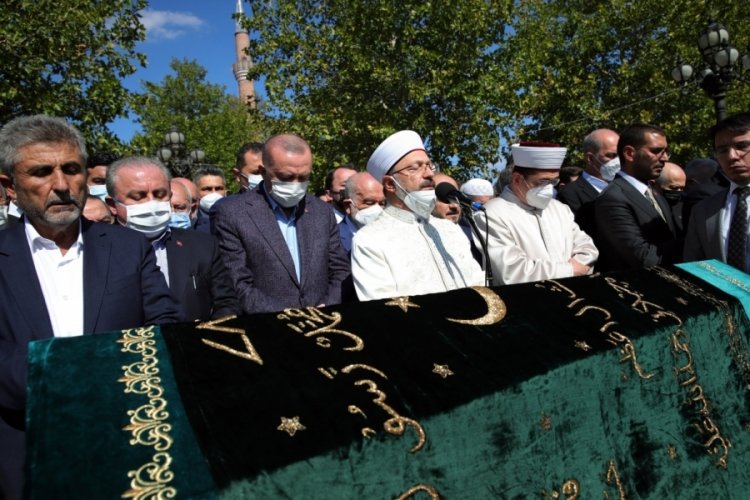 Oğuzhan Asilt&uuml;rk son yolculuğuna uğurlandı! Erdoğan: Bu &uuml;lkeye &ccedil;ok b&uuml;y&uuml;k emekleri ge&ccedil;ti