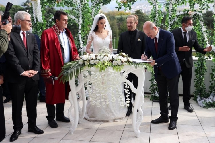 İ&ccedil;işleri Bakanı Soylu, Bursa'da nikah t&ouml;renine katıldı