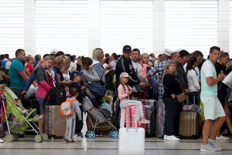 T&uuml;rkiye'den flaş karar! İngiltere vatandaşları i&ccedil;in PCR zorunluluğunu kaldırdı
