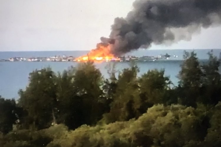 Karayipler'de yangın paniği: 200'den fazla ev ve işyeri hasar aldı